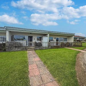 Chalet For Hire At Rainbows End Near A Beautiful Norfolk Beach Ref 31039R